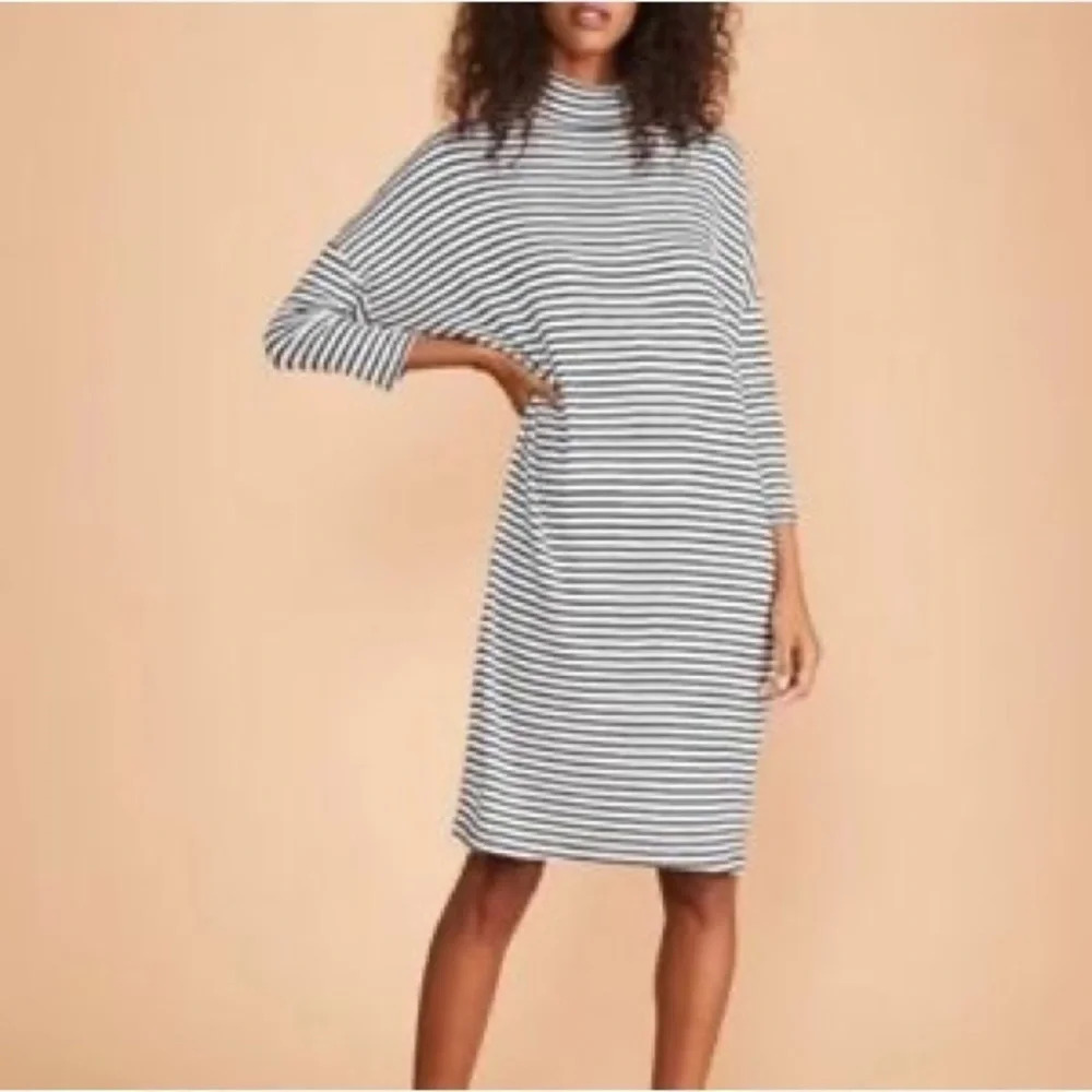 🌟Lou & Grey midi striped  dress